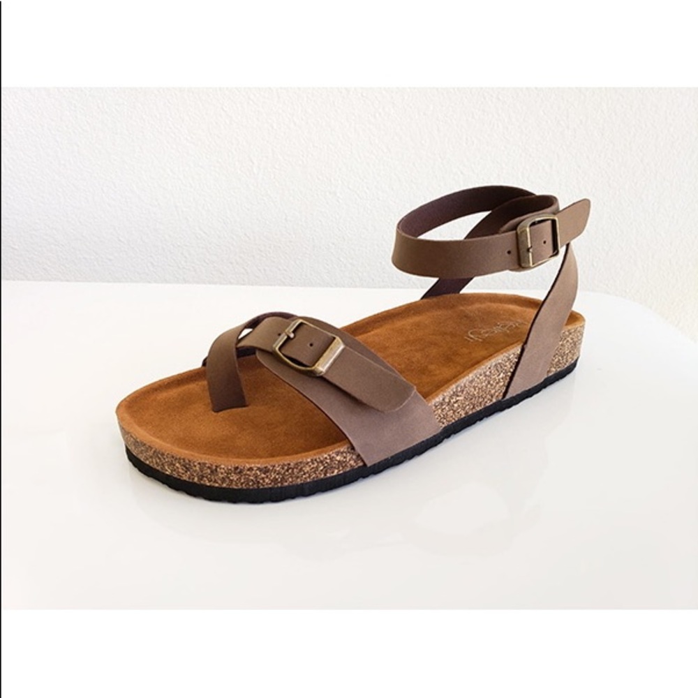 Super cute ankle strap sandals!